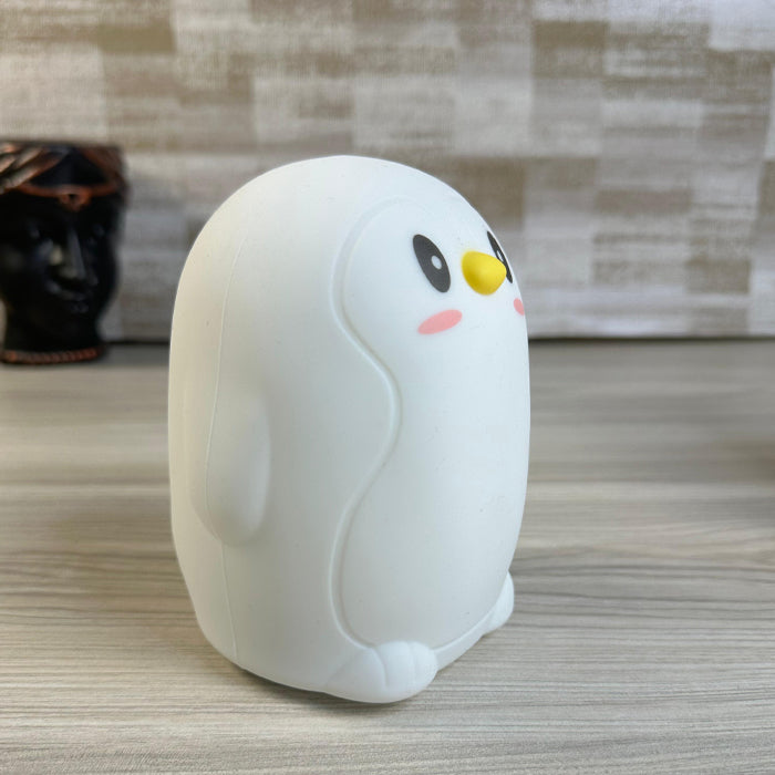 🐧 Little Penguin Lamp – Soft Silicone Night Light with Multicolor Glow 🌈✨